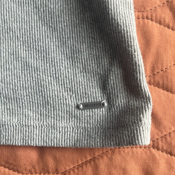 Super soft turtleneck with embroidered roses - Picture 3 of 5